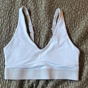 DISCOUNTED SHIPPING 📦 Fabletics sports bra